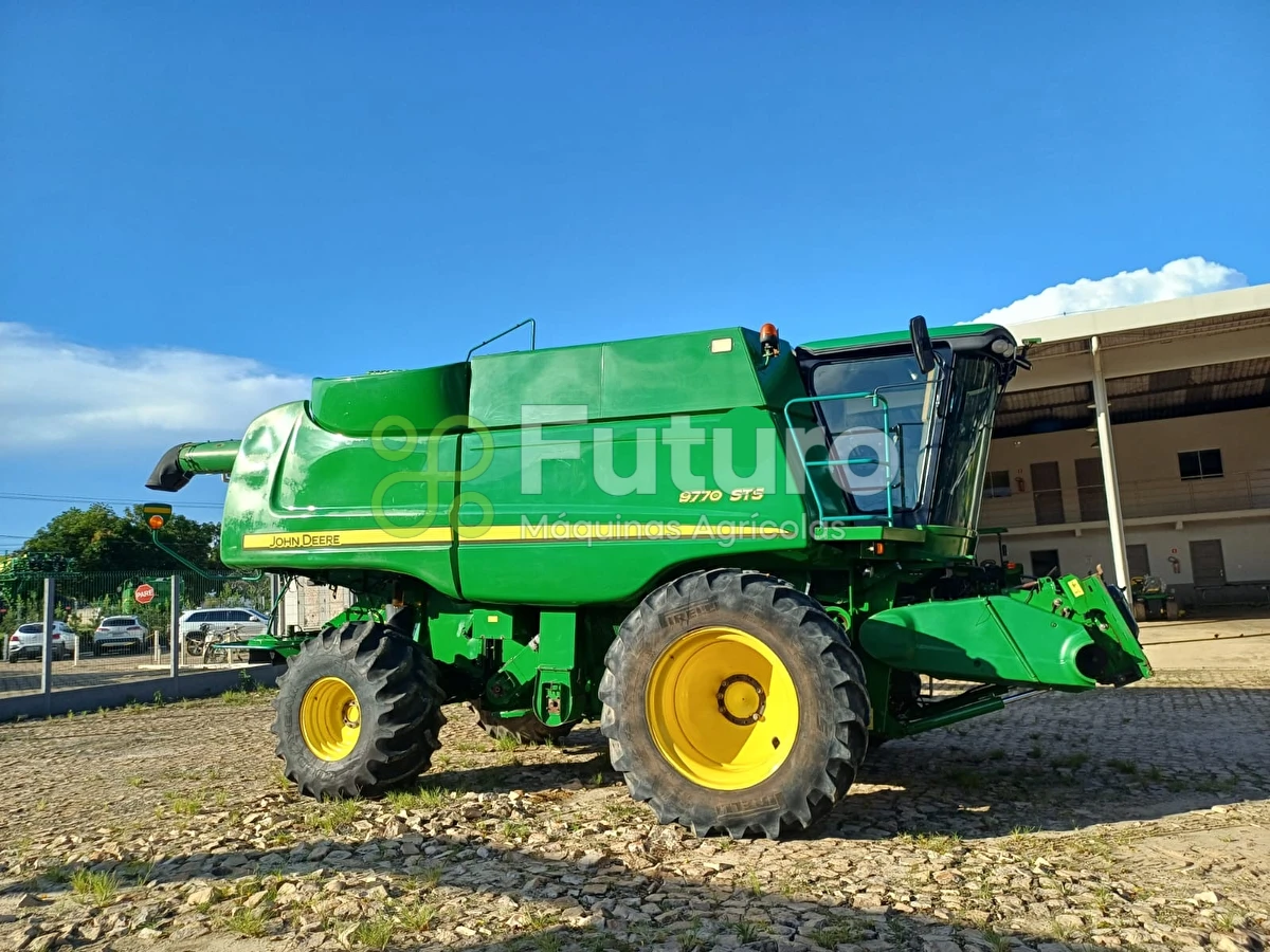 Colheitadeira John Deere STS 9770 ano 2013