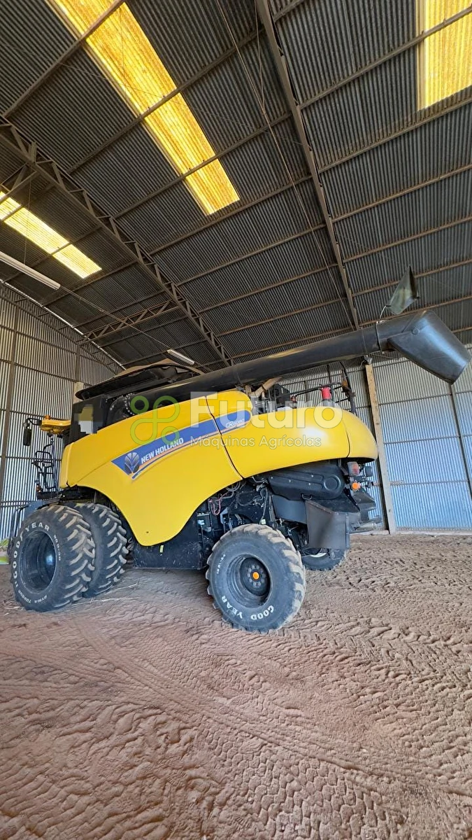 Colheitadeira New Holland CR6080 ano 2013