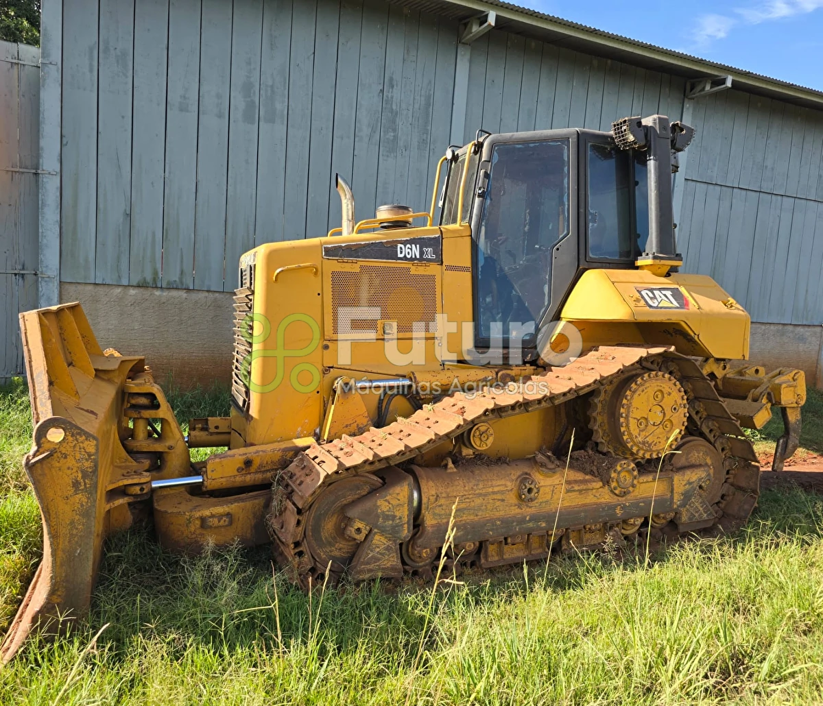 Trator de Esteira Caterpillar D6N ano 2004 - D6N - Máquinas de Linha Amarela