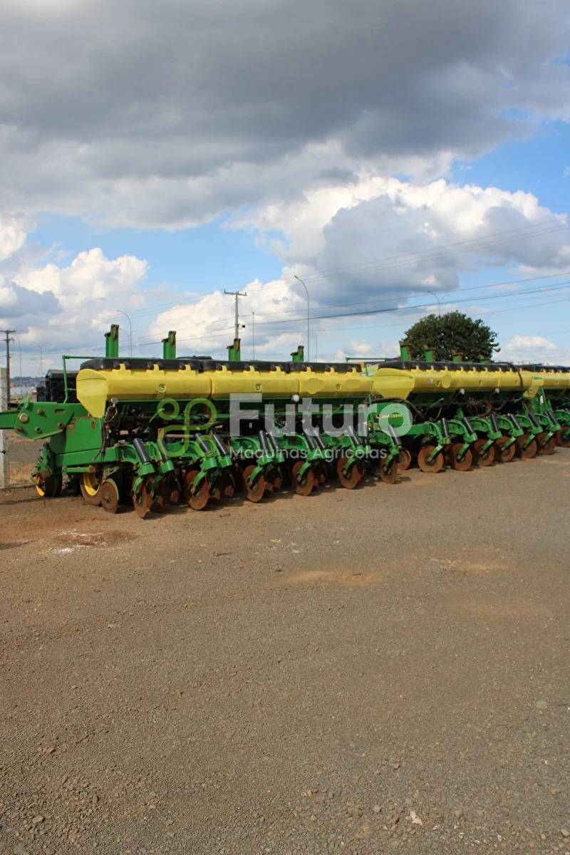 Plantadeira John Deere 2122 ano 2014