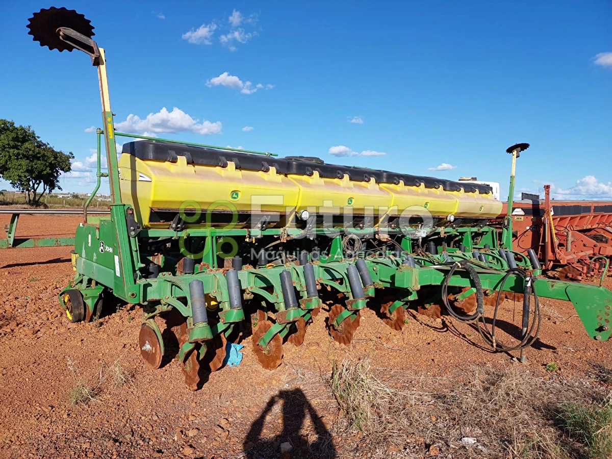 Plantadeira John Deere 2115 CCS ano 2013