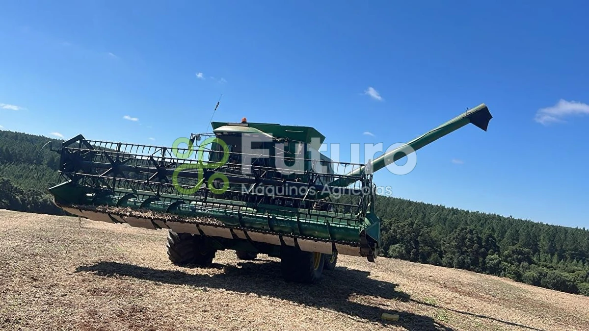 Colheitadeira John Deere 1550 ano 2004
