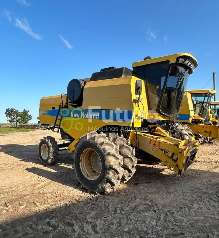 Colheitadeira New Holland TC5070 ano 2013
