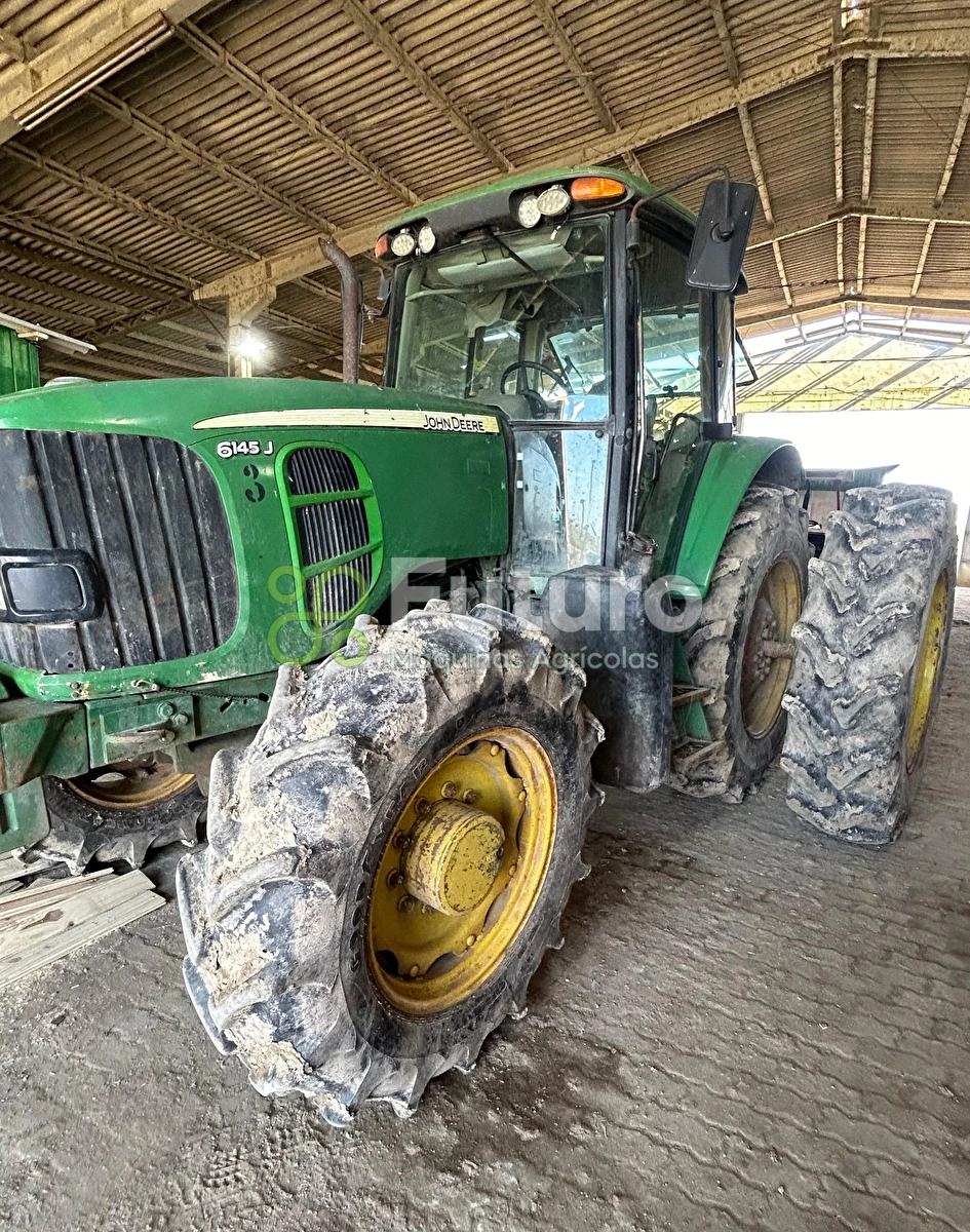 Trator John Deere 6145J ano 2012