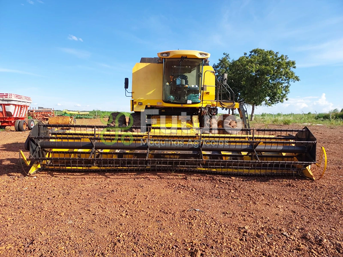 Colheitadeira New Holland TC 5090   ano 2014