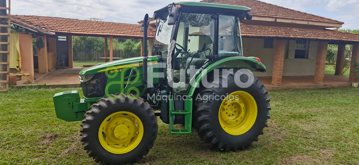 Trator John Deere 5070E ano 2025