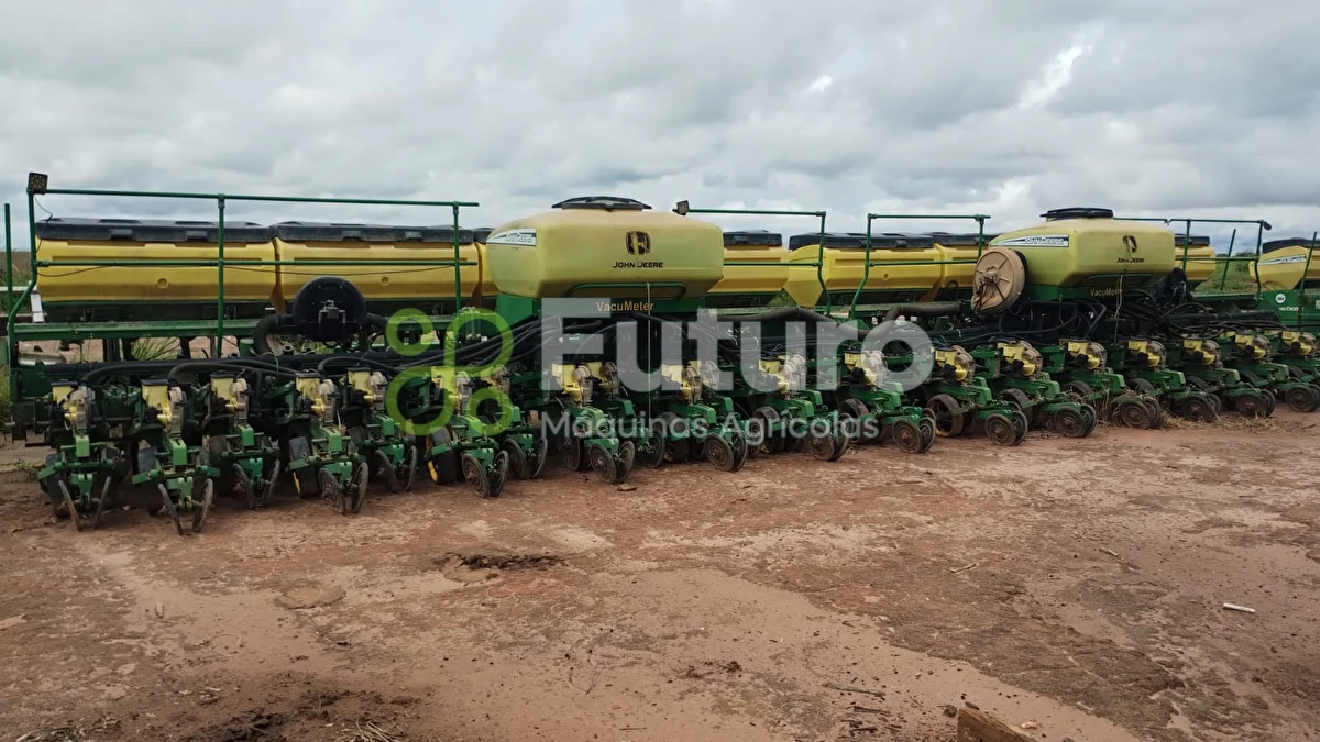 Plantadeira John Deere 2130 ano 2014
