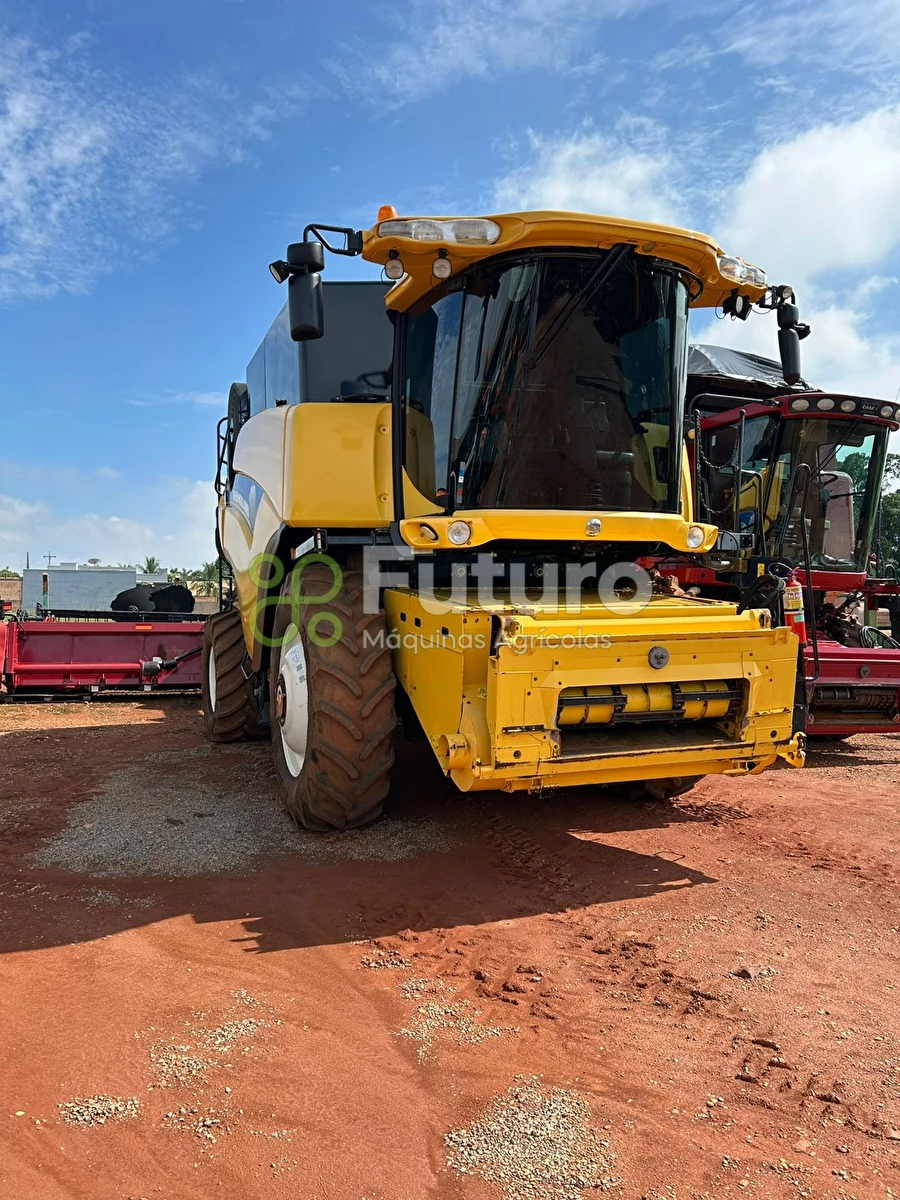 Colheitadeira New Holland CR 7.90 ano 2018