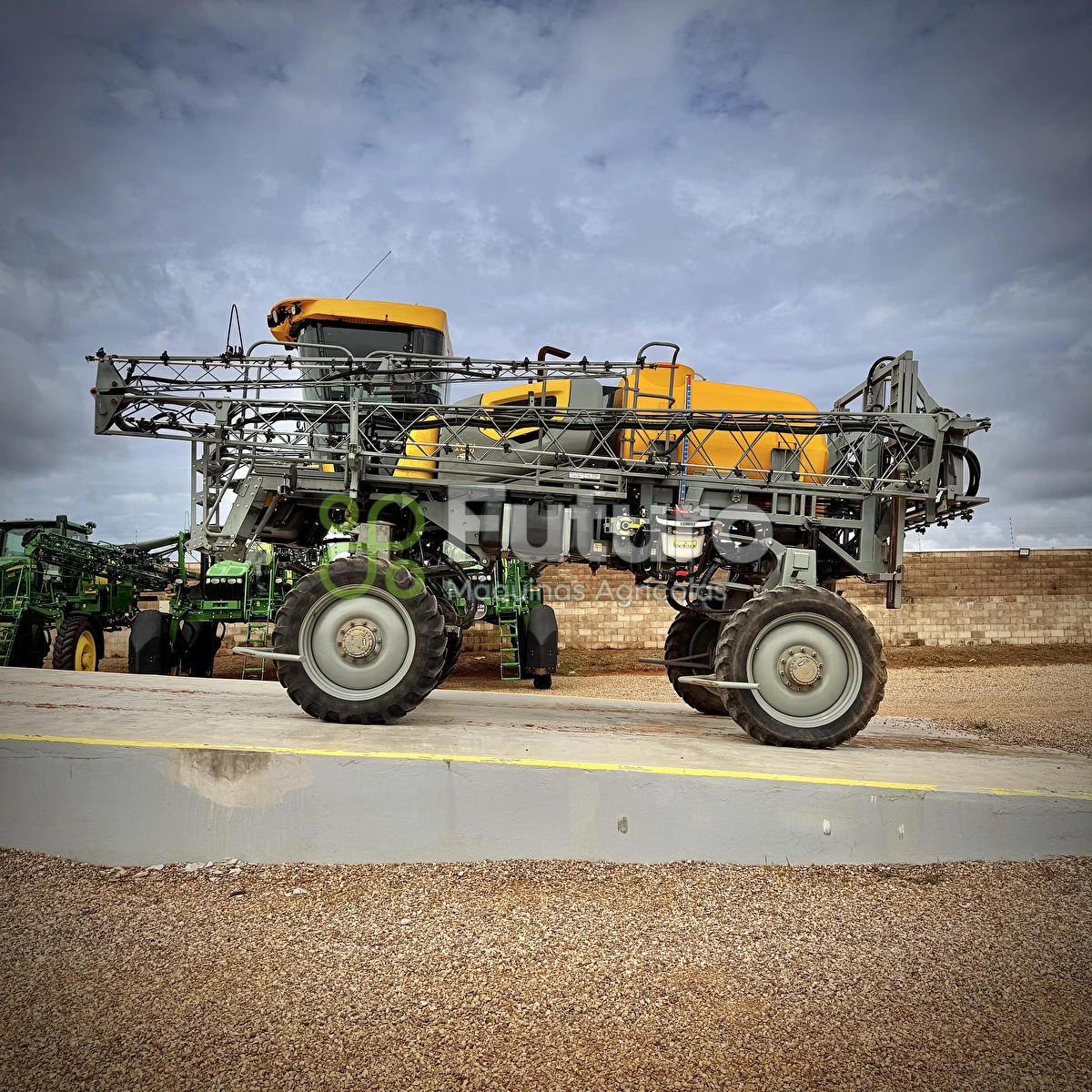 Pulverizador Autopropelido John Deere PLA 125J ano 2023