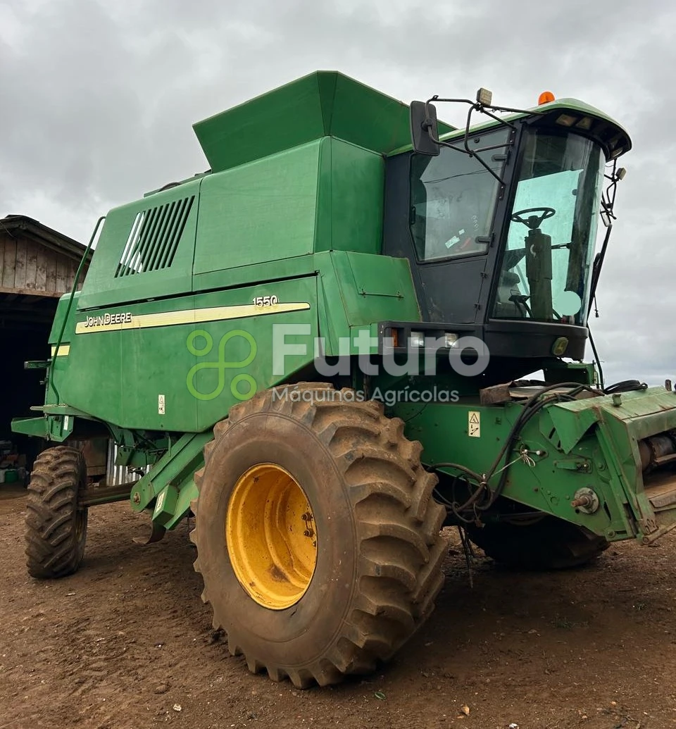 Colheitadeira John Deere 1550 ano 2005
