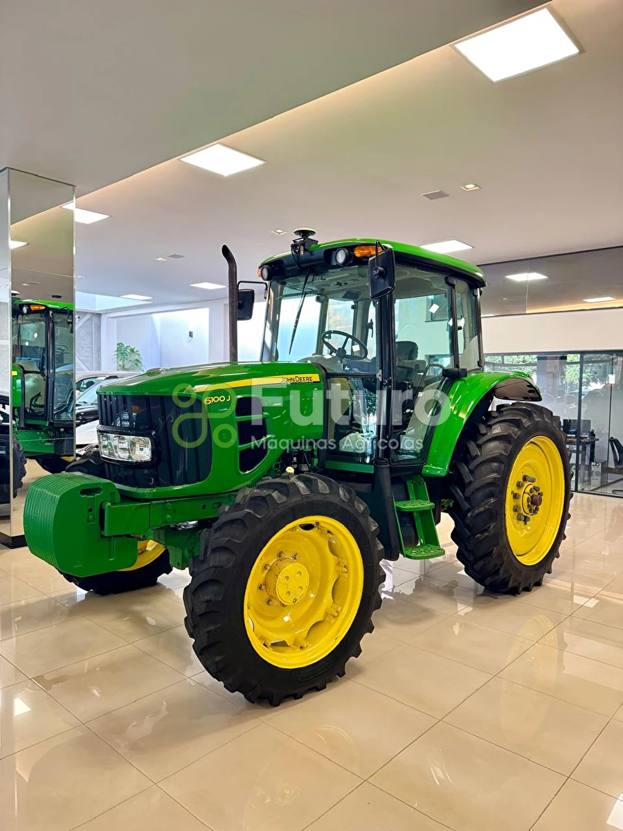 Trator John Deere 6100J ano 2022
