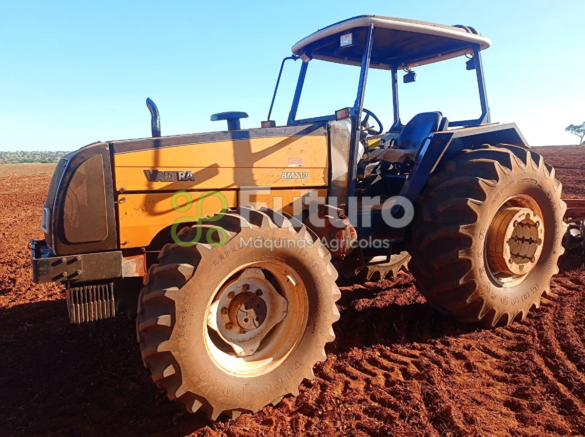 Trator Valtra BM 110 ano 2002