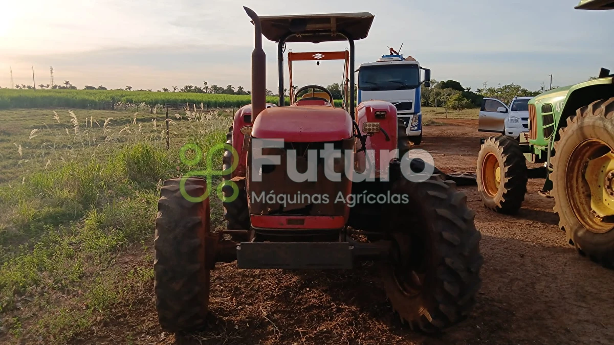 Trator Massey Ferguson 4275  ano 2012