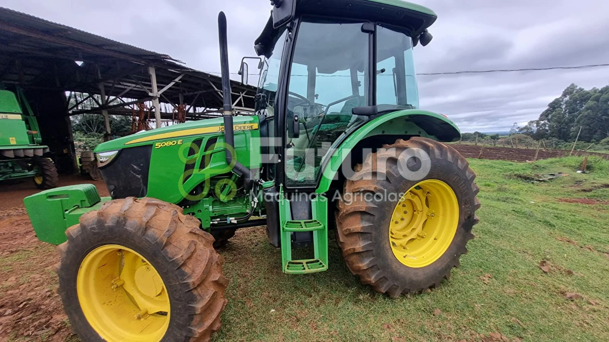 Trator John Deere 5080E ano 2023 - 5080E - Máquinas Agrícolas