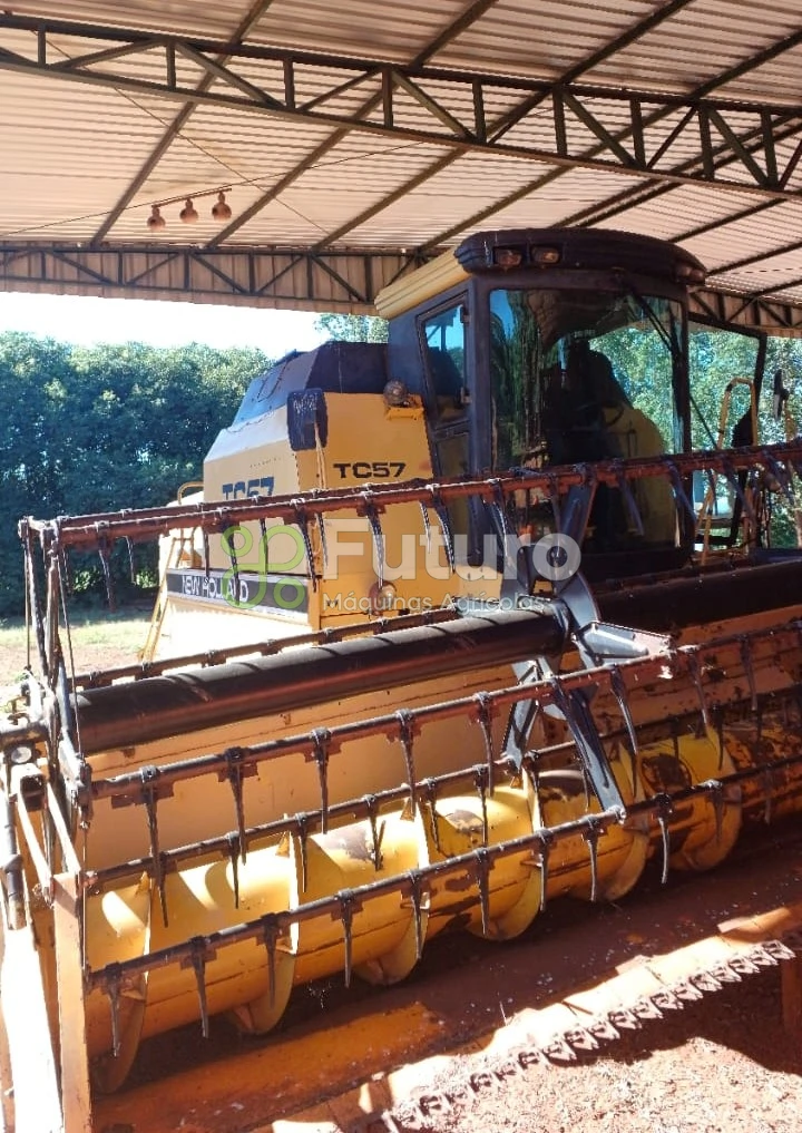 Colheitadeira New Holland TC 57 ano 1995