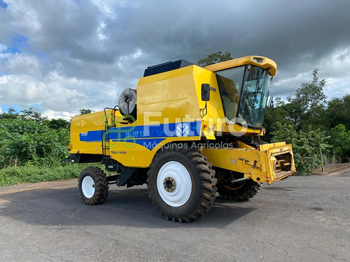 Colheitadeira New Holland TC 5090   ano 2012