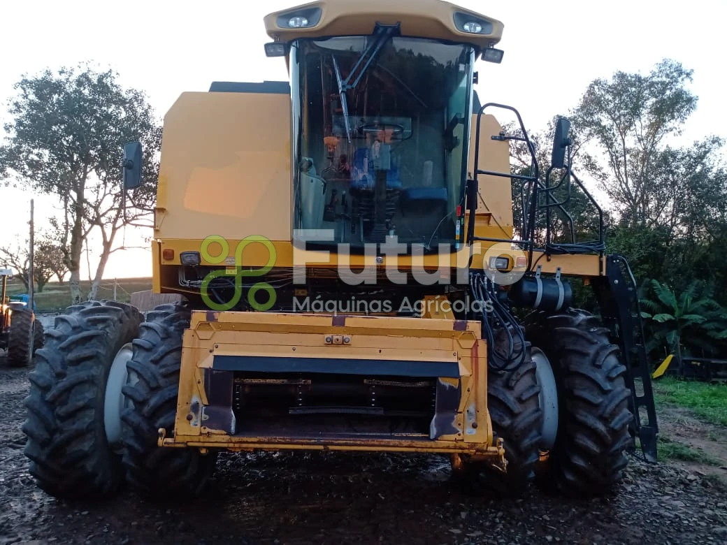 Colheitadeira New Holland TC 5090   ano 2011