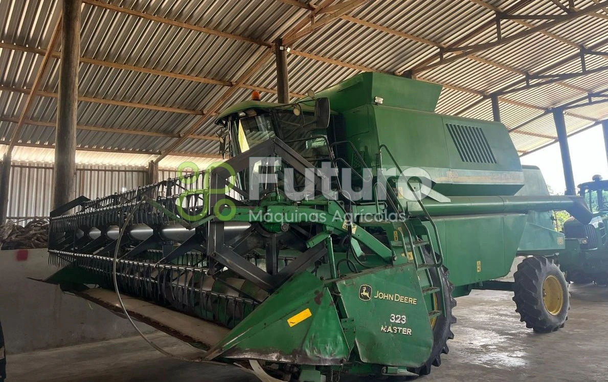 Colheitadeira John Deere 1550 ano 2001