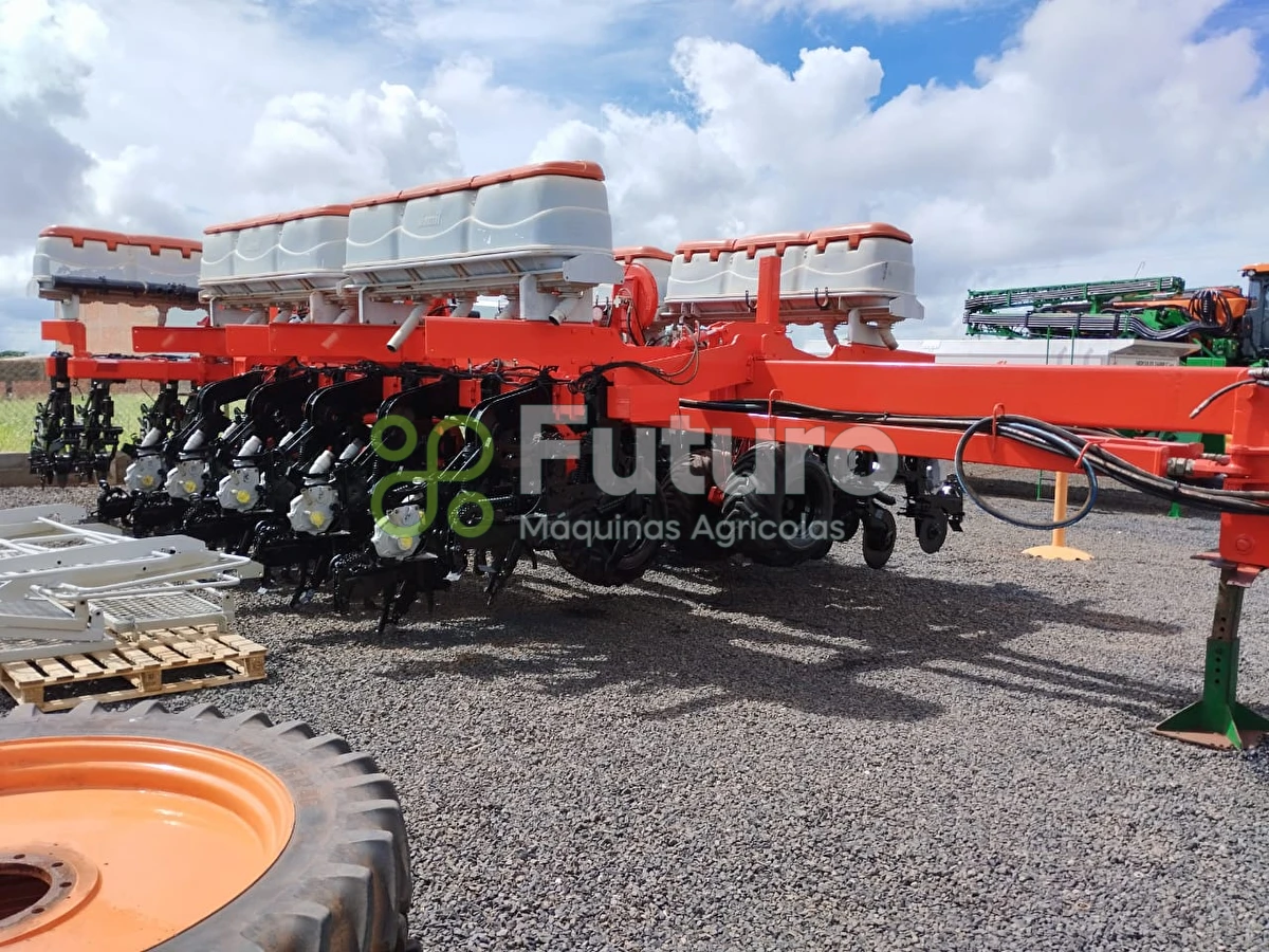Plantadeira Jumil 8090PD ano 2012