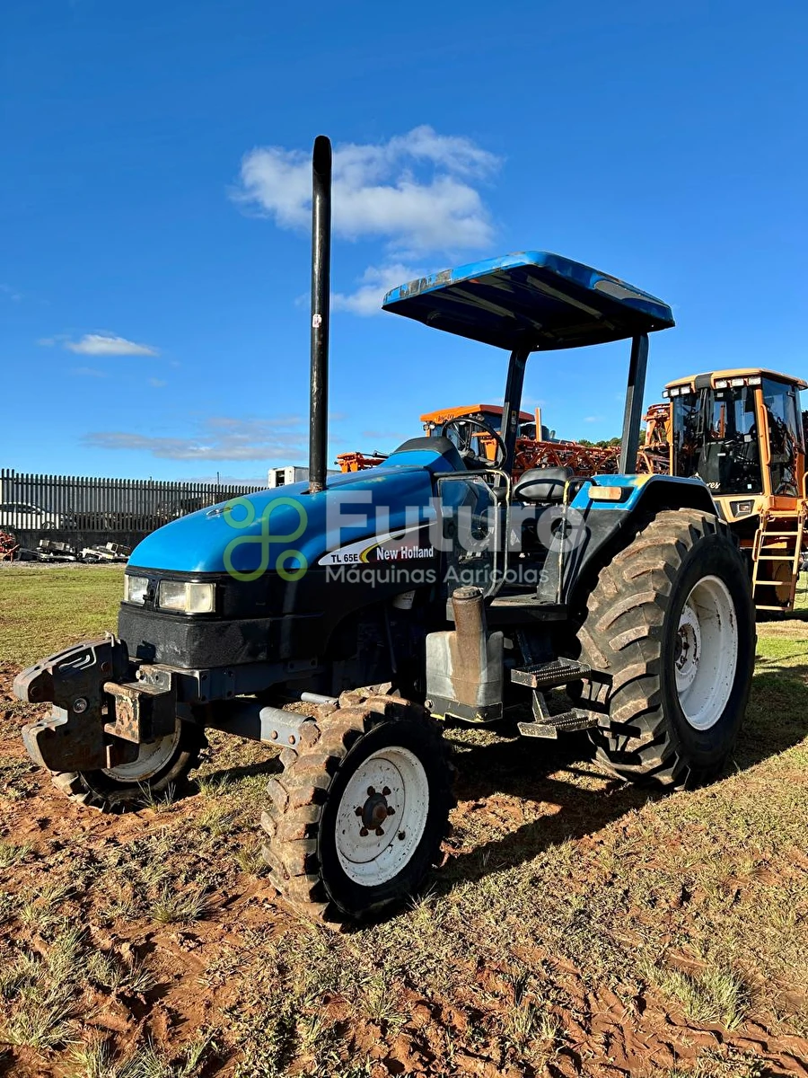 Trator New Holland TL 65 ano 2000