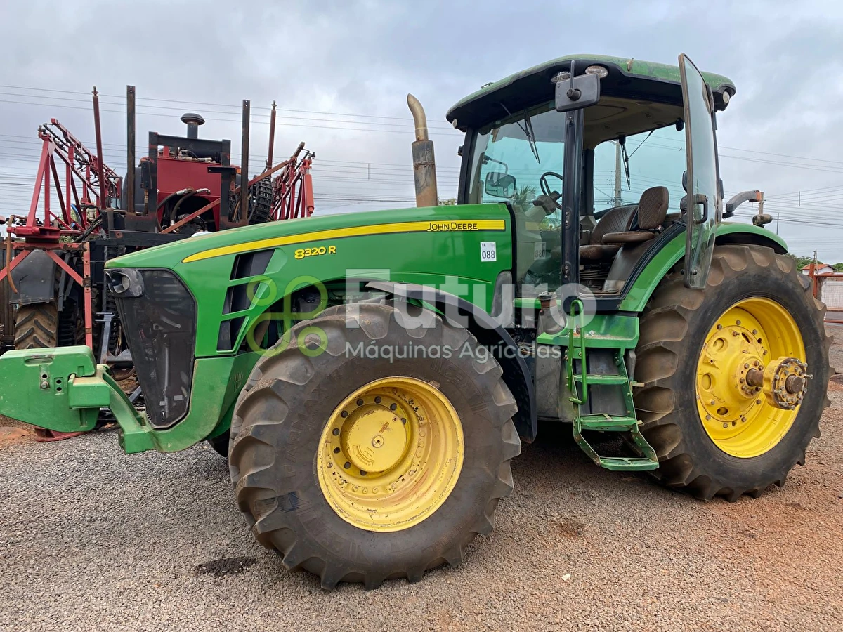 Trator John Deere 8320R ano 2011