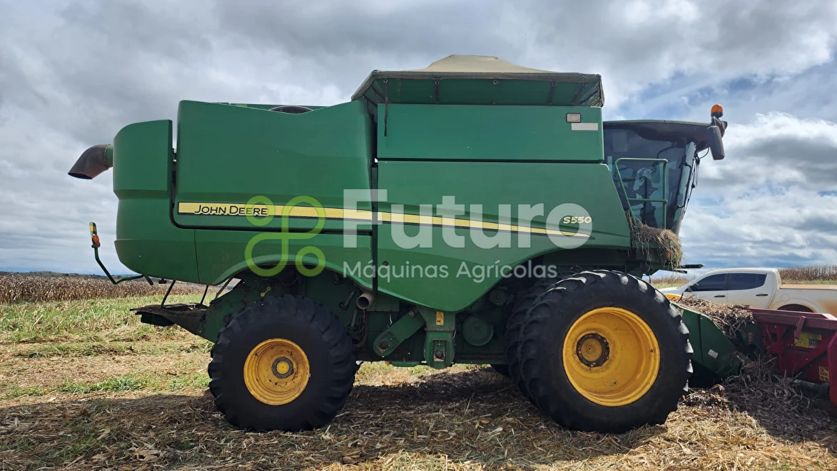Colheitadeira John Deere S550 ano 2015