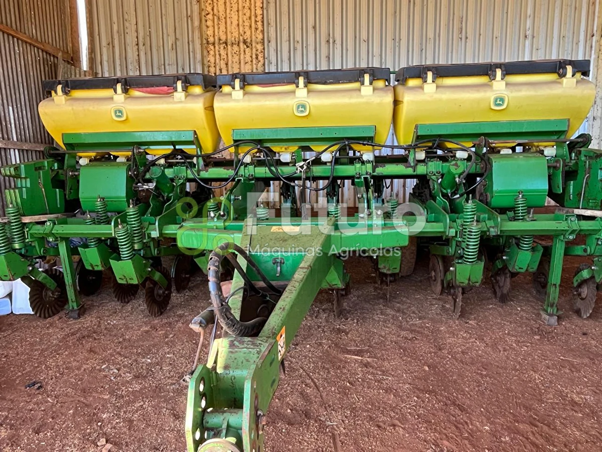 Plantadeira John Deere 1111 ano 2000