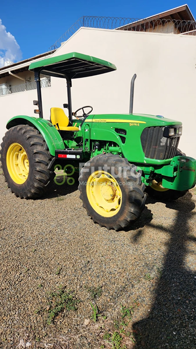 Trator John Deere 5075E ano 2018