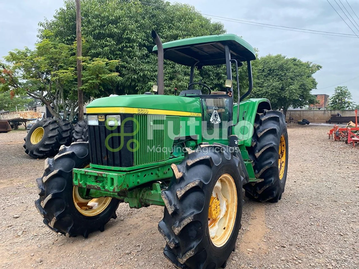 Trator John Deere 6600 ano 2002