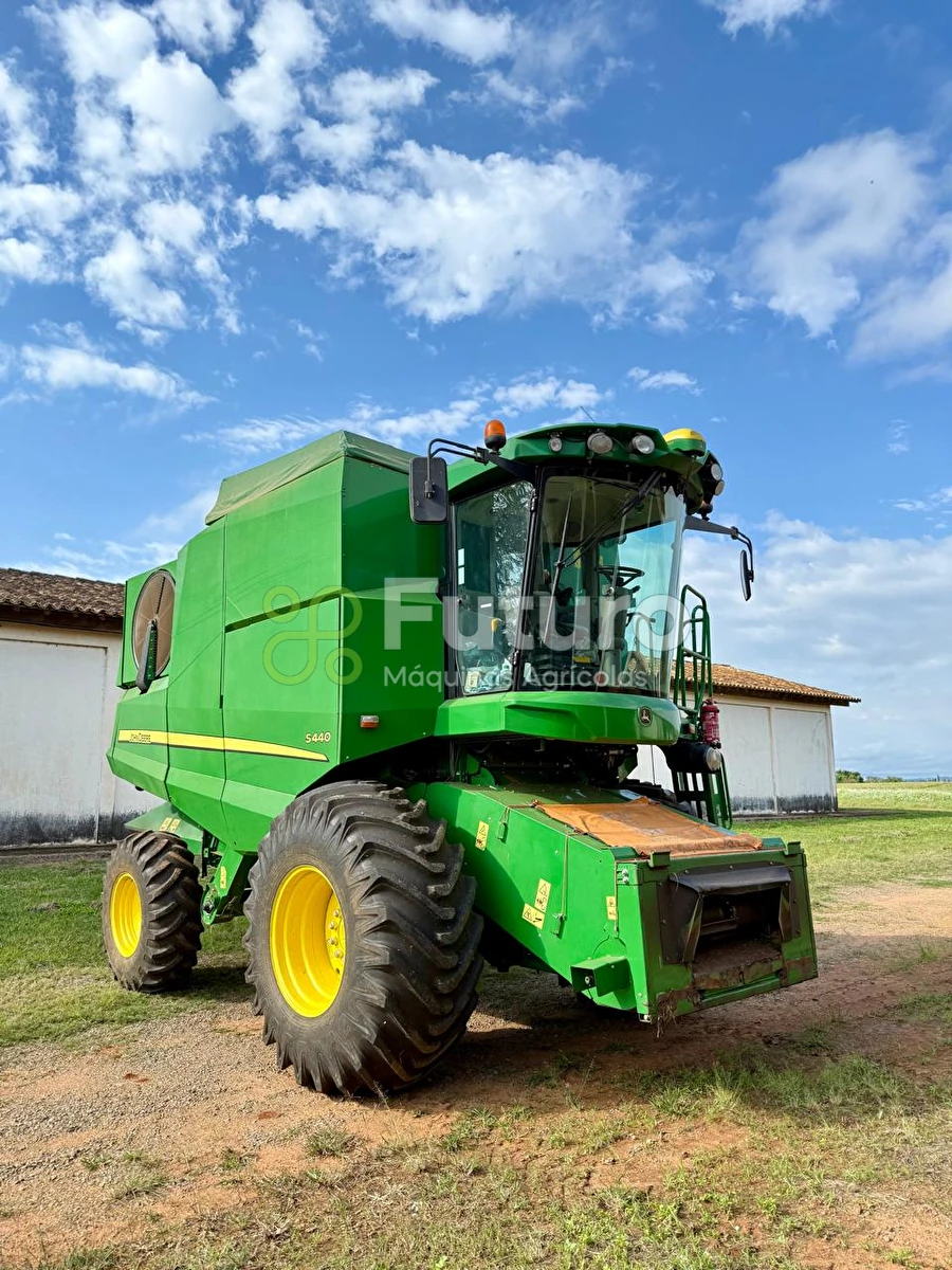 Colheitadeira John Deere S440 ano 2017