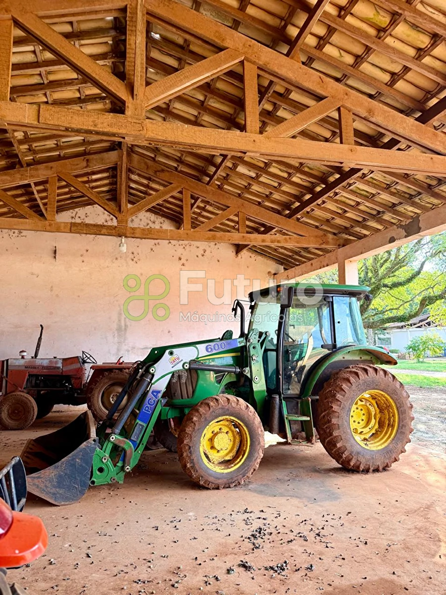 Trator John Deere 5078 E ano 2017 - 5078 E - Máquinas Agrícolas