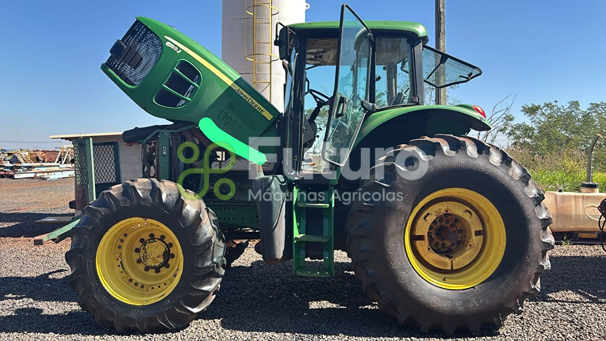 Trator John Deere 6180J ano 2015