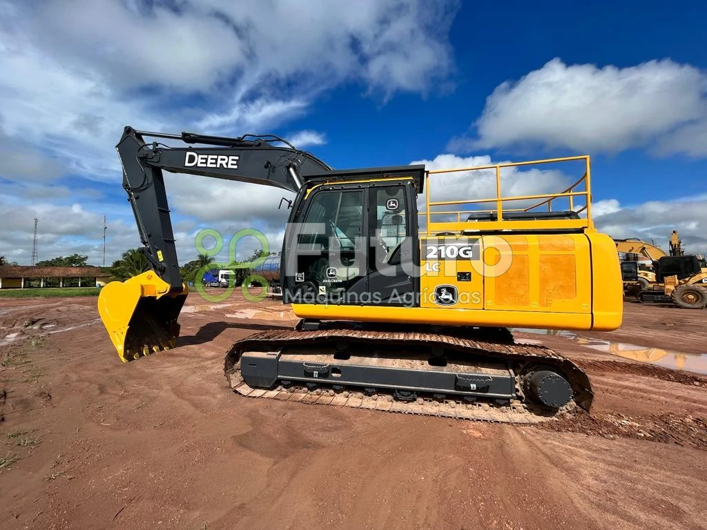 Plataforma John Deere 210 ano 2015