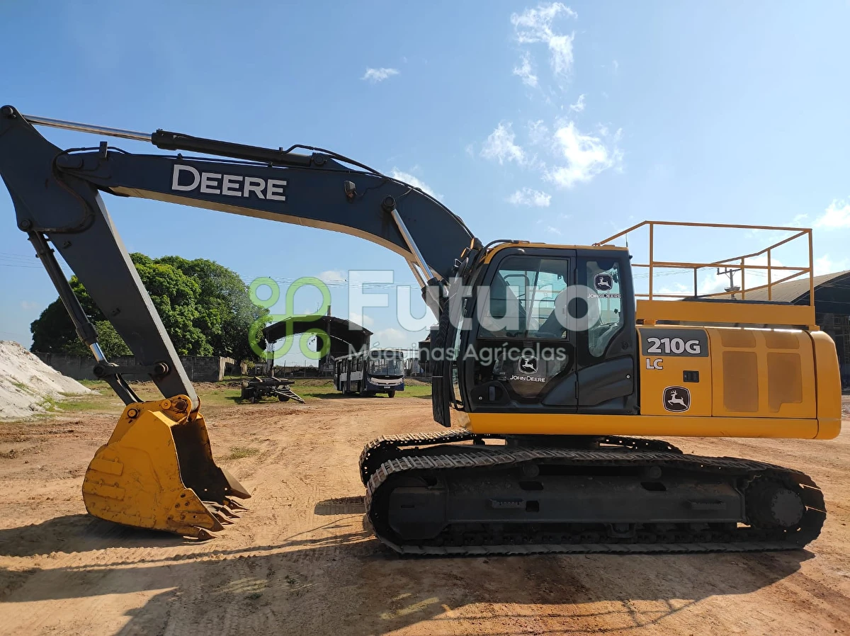 Escavadeira Caterpillar 320DL ano 2012