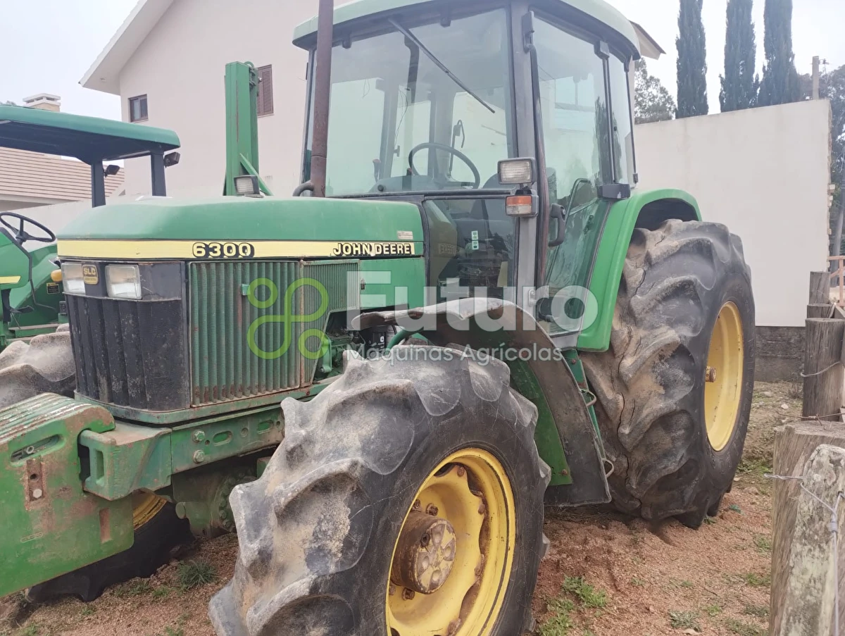 Trator John Deere 6300 ano 2000
