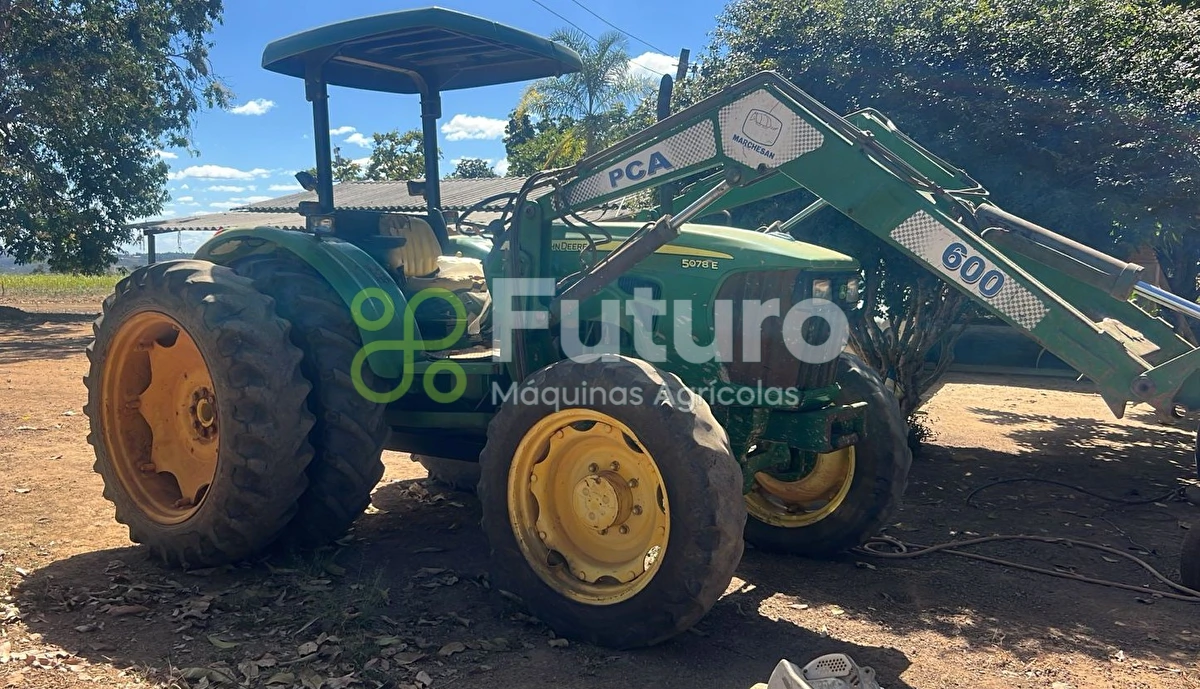 Trator John Deere 5078 E ano 2014