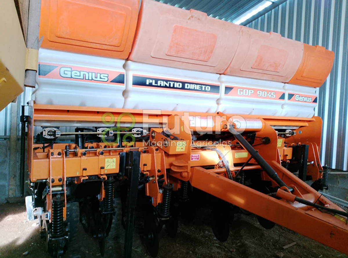 Plantadeira Genius GDP 9045 ano 2013