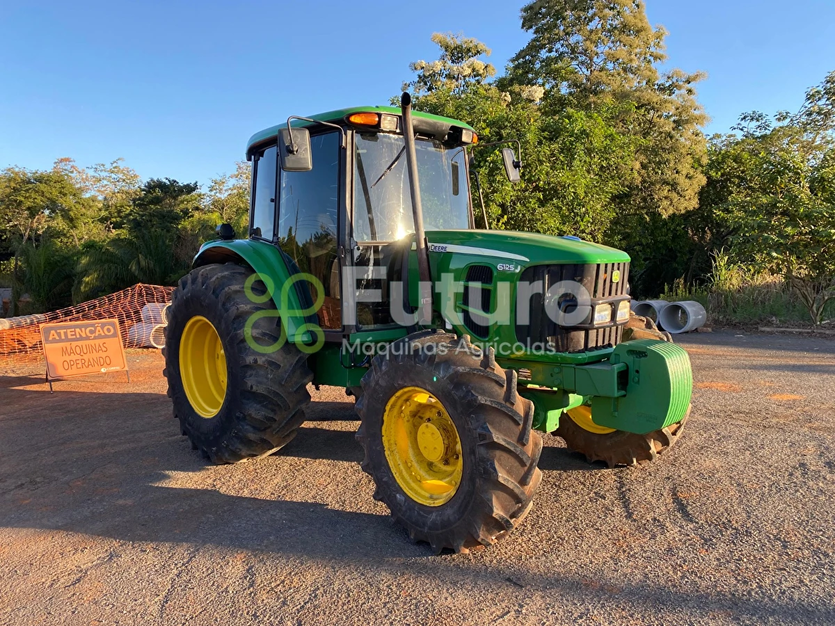 Trator John Deere 6125 J ano 2015