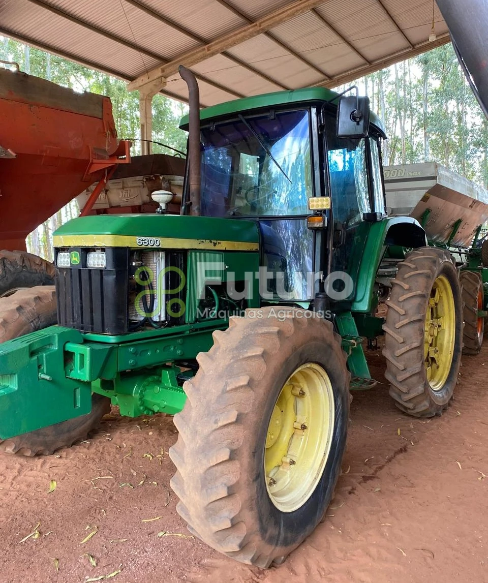 Trator John Deere 6300 ano 2002