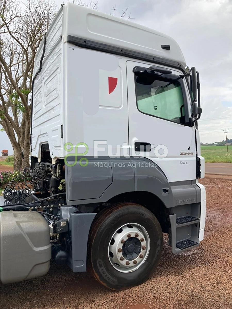 Caminhão Mercedes Benz Axor 2544 ano 2021