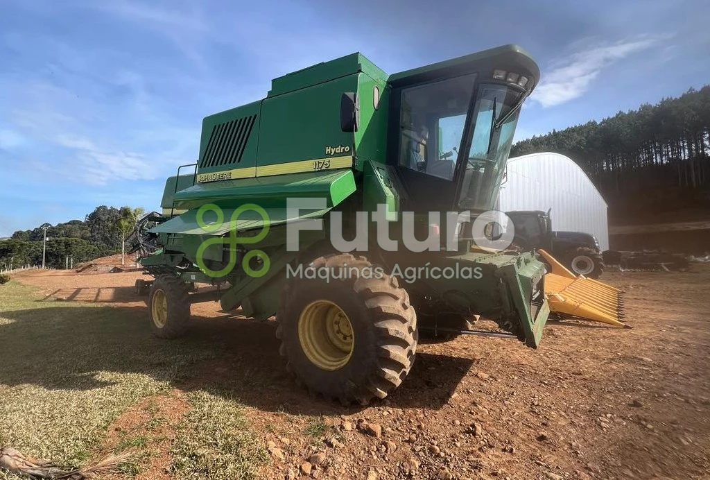 Colheitadeira John Deere 1175 ano 2011