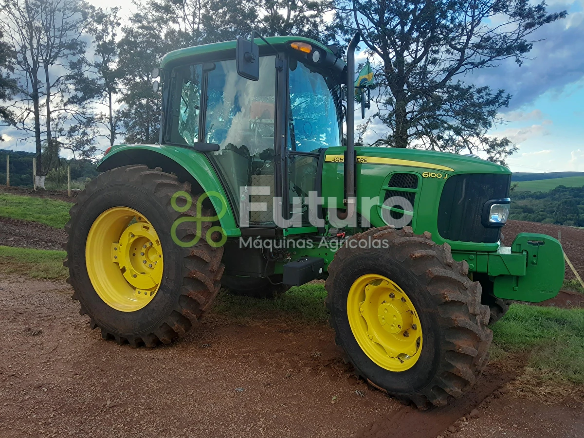 Trator John Deere 6100J ano 2020