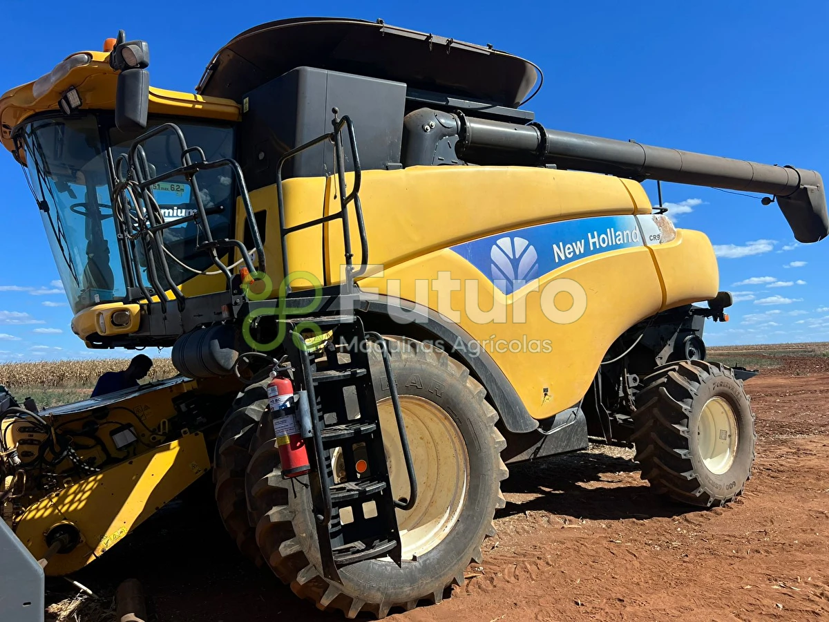 Colheitadeira New Holland CR 9060 ano 2013