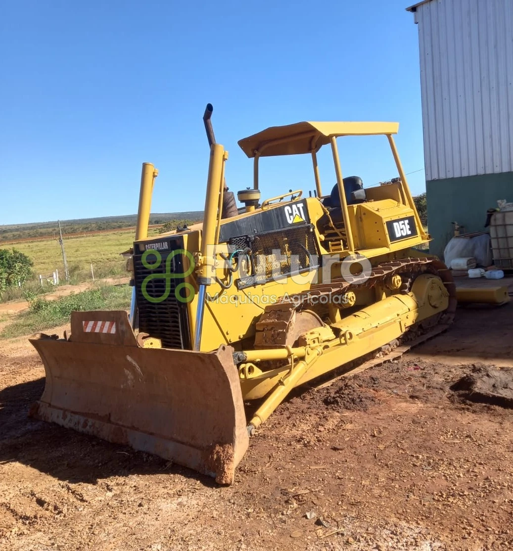 Trator Caterpillar D5E ano 1998