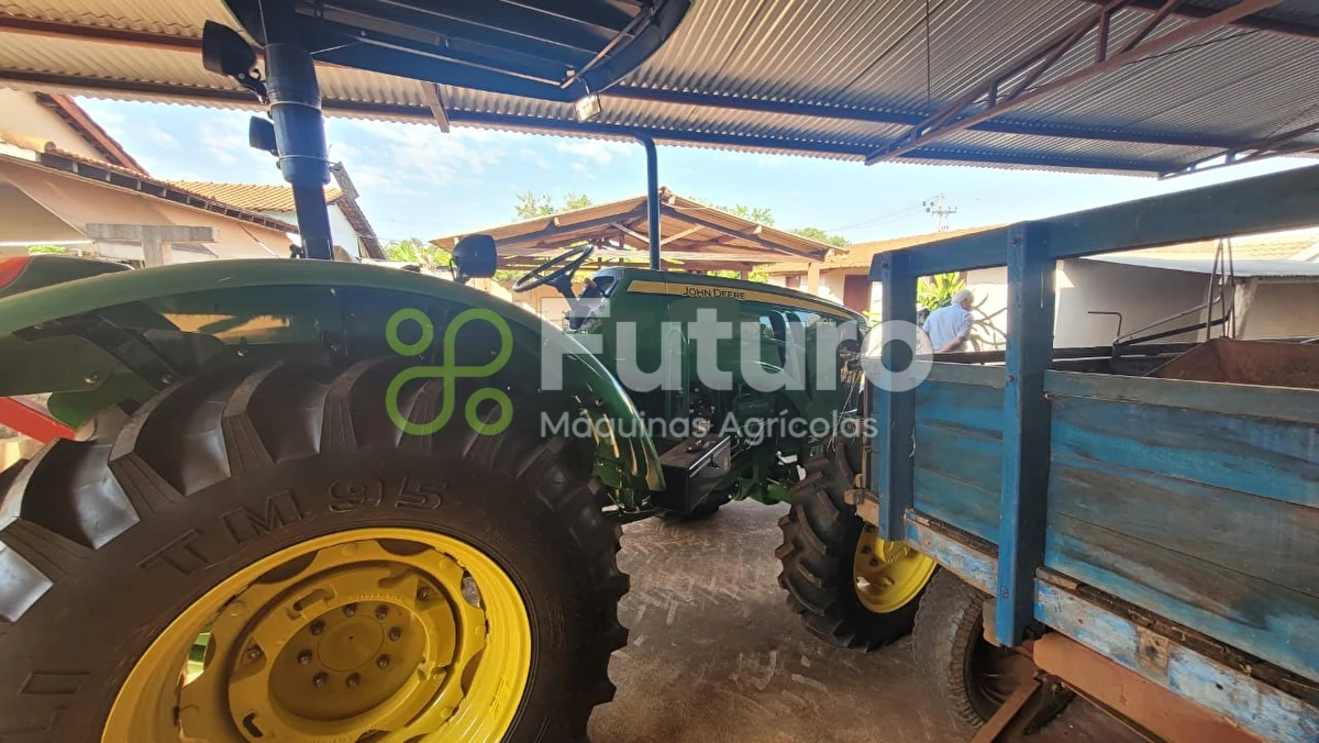 Trator John Deere 5090E ano 2025 - 5090E - Máquinas Agrícolas