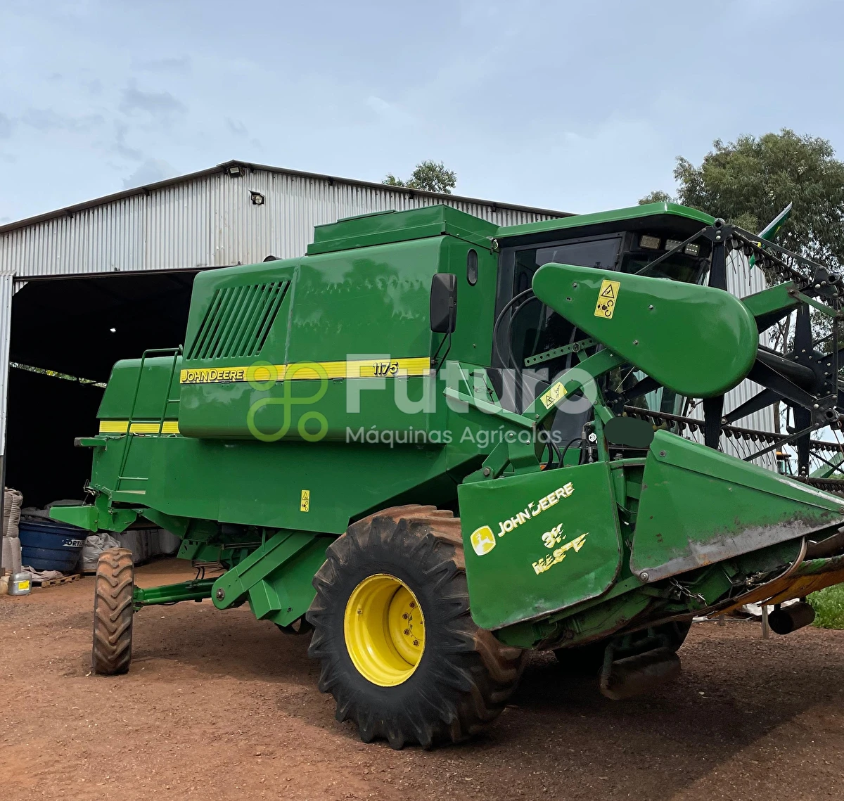 Colheitadeira John Deere 1175 ano 2010