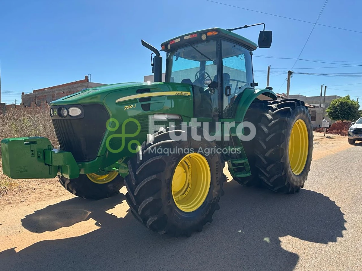 Trator John Deere 7210J ano 2015