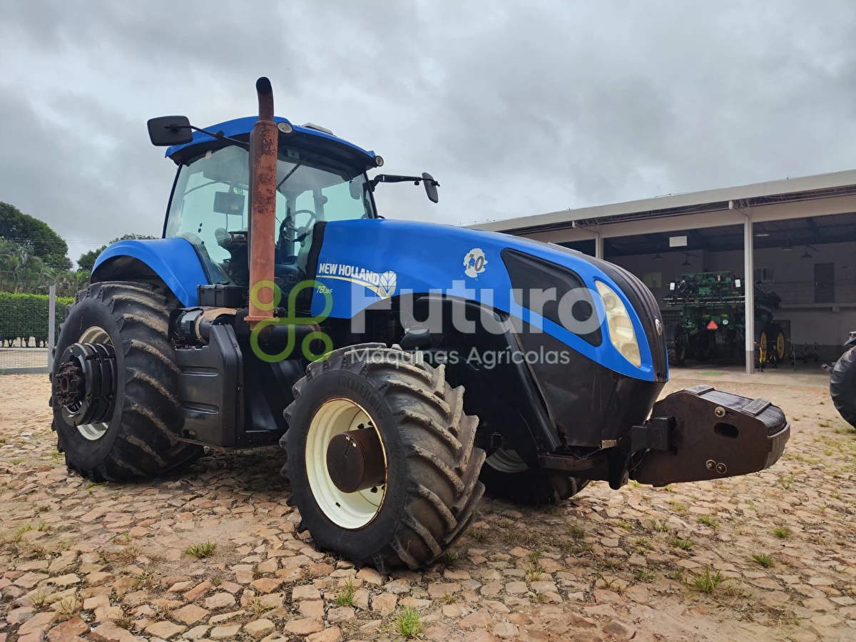 Trator New Holland T8 385 ano 2012