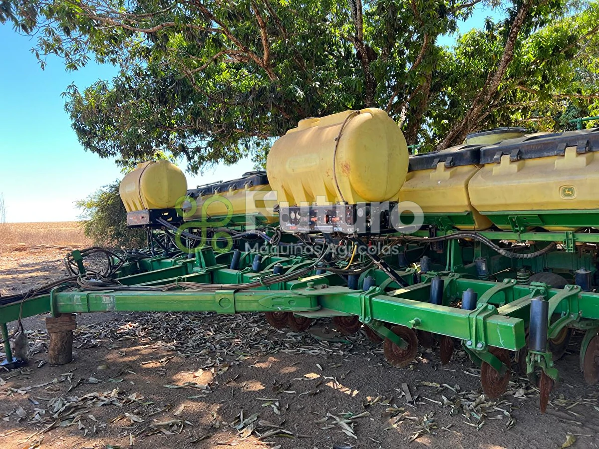 Plantadeira John Deere 2122 ano 2014