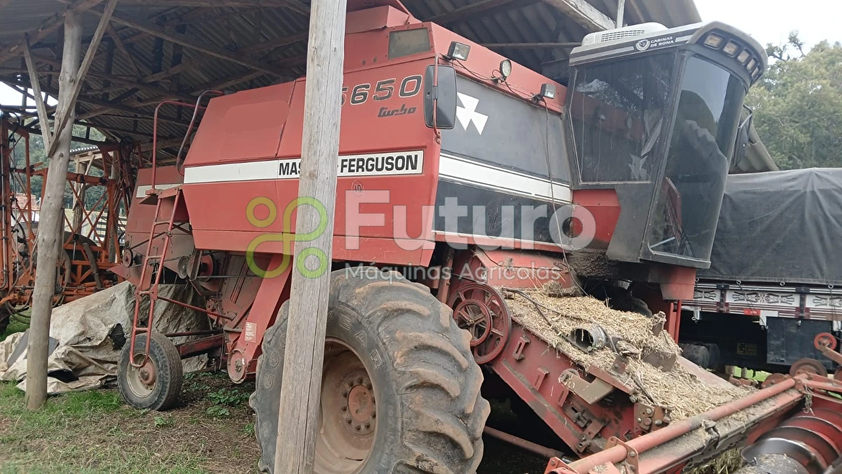 Colheitadeira Massey Ferguson 5650 ano 1989